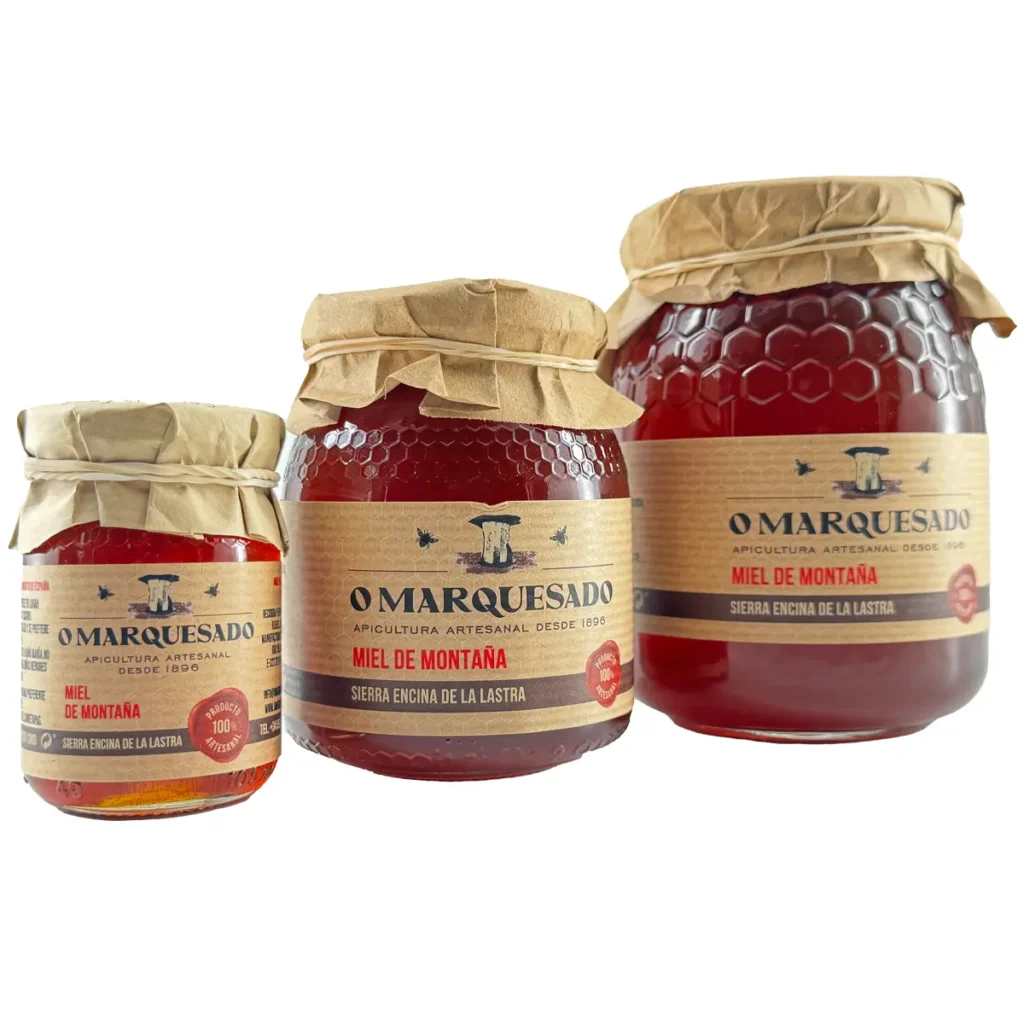 Tres tarros de miel de montaña O Marquesado, uno de nuestros productos de la colmena